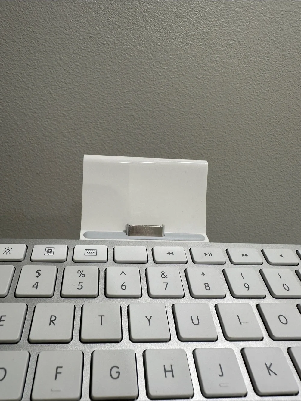 Apple White iPad Keyboard Dock - Slim Typing Accessory